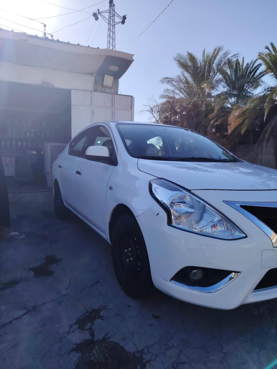 نيسان صني للبيع هندي موديل 24 ماشيه 35 سياره نظيفه وهذا الرقم اتصال ***********
