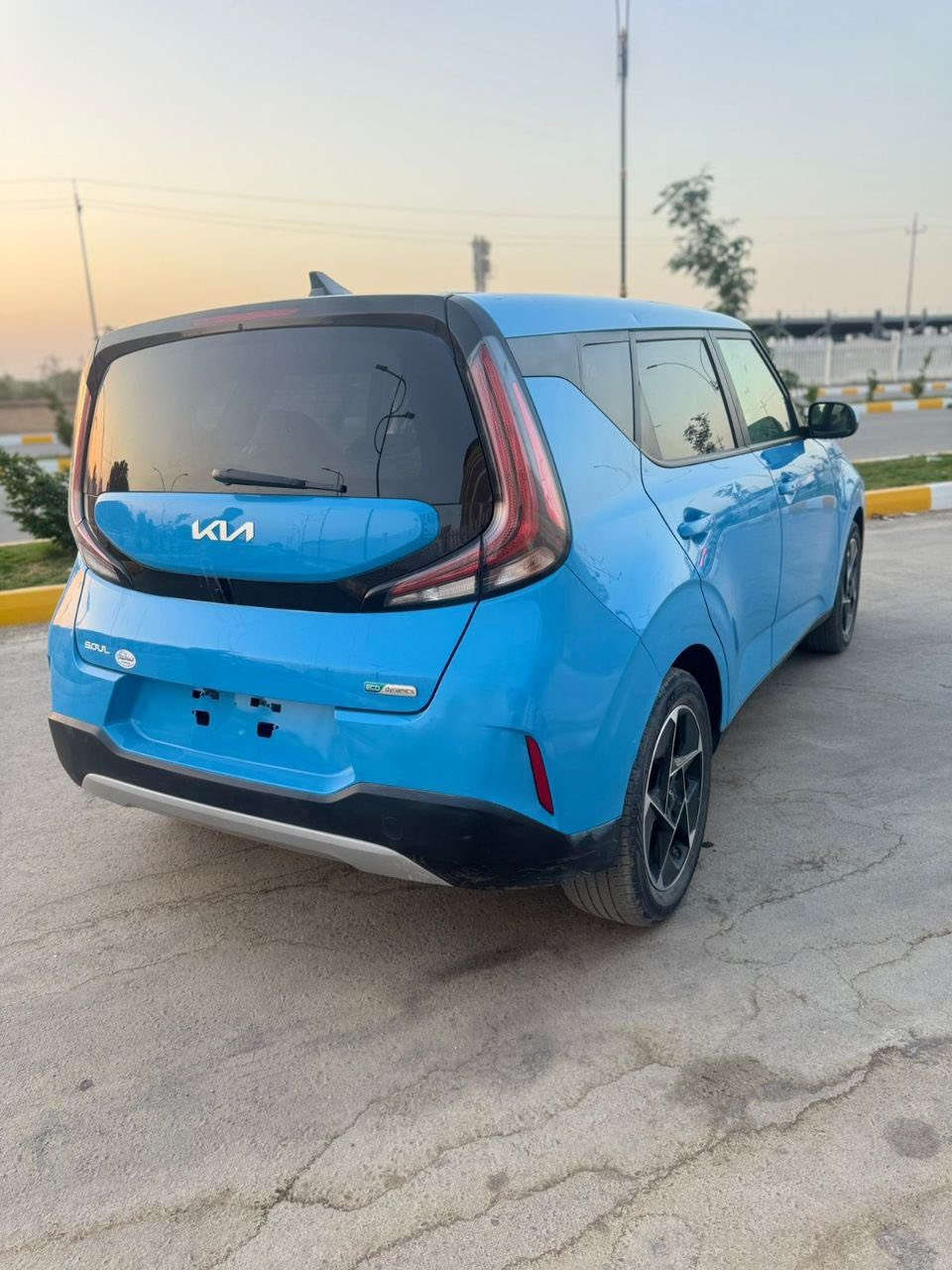 للبيع: كيا سول (KIA Soul) موديل 2023 ✅

سعرها ادخل ع رابط https://t.me/carssofiraq/16147

- حالة ممتازة
فرصة لاقتناء سيارة مميزة بـ "مواصفات EX" كاملة، السيارة جاهزة للاستخدام ولا تحتاج لأي مصروف.
📌 المواصفات الفنية:
 المحرك: 4 أسطوانات سعة 2.0 لتر (قوي واقتصادي).
 القوة: 147 حصان.
 ناقل الحركة: أوتوماتيك (IVT).
 نظام الدفع: أمامي (FWD).
 العداد: 47,000 كم فقط.
🛠 حالة السيارة (الضرر):
 تم تبديل "چاملغ" أمامي (جهة السائق) مع اللايت.
 تصليح في باب السائق.
 توجد شخوط بسيطة (بدي السيارة نظيف).
📍 الموقع:
ذي قار - الغراف.
📞 للتواصل والاستفسار: ***********
.
.

🚗اعرض سيارتك ع اقوى قناة تلكرام و واتساب و صفحتي فيسبوك للبيع و شراء سيارات ادخل ع رابط 👈 https://t.me/carssofiraq
