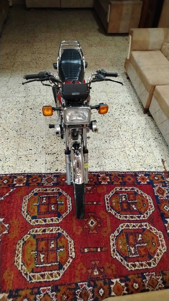 سلام عليكم شباب دراجه هونده ياباني دراجه مكفوله كفاله عامه الدراجه نضيفه ومطالعه دراجه بل نايلون للبيع وهاذ رقمي خاص مامتواجد ***********
