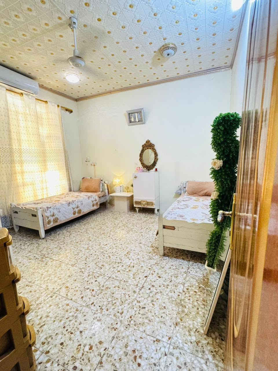 🏡 دار للـــبيــــــــع
📍 الموقع: حي الامام شارع المستوصف 
✨ المواصفات:  
▫️ المساحة: 200 م²  الواجهة 11 م
..........
🔹 محتويات الدار: 
_ غرفة نوم 3 
_صالة 
_ مطبخ 
_ كلدور 
_ صحيات 
---------------------------------
📞 للاستفسار والمعاينة: 
الاتصال على الارقام :
***********☎️ واتساب    
او مراجعة المكتب 
الحلة _  شارع المقام / مجاور مول الحسن 
--------------------------------
✅ نستقبل جميع عروضكم السكنية 🏠 والتجارية 🏡 بكافة مناطق الحلة
