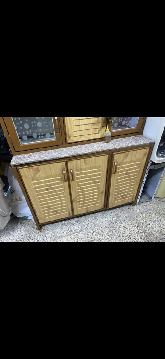 متوفر اثاث كاملة استخدام قليل وجديد  المكان/بغداد الوزيريه للاستفسار الاتصال على ***********
