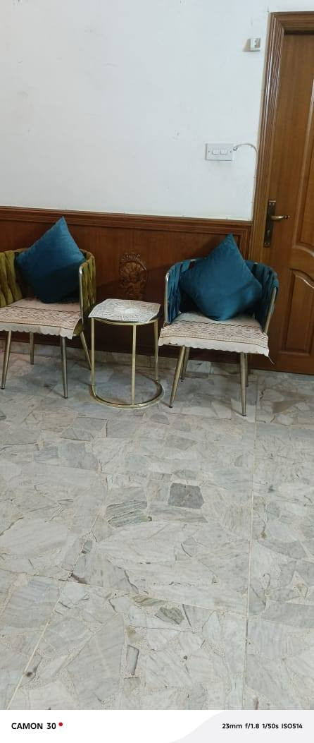 تخم للبيع 250 وبي مجال العنوان بغداد الحبيبيه قرب لحوم البركه الرقم ***********
