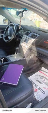 كامري 2008le ويل ١٧فتحة داخل اسود الضرر جنطة عليها ادامة كاملة تخم تاي...