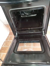 طباخ شغال • نظيف حيل • فرن يشتغل