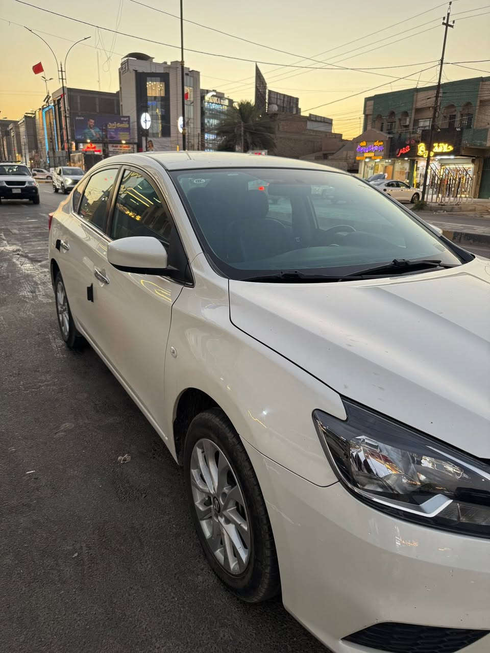 السيارة للبيع: نيسان سينترا
الموديل : 2024 SL
المحرك : 1600 / 4 سلندر 
المواصفات : خليجية / بانزين فقط 
الممشى : 69,000 كيلو متر 
الرقم : اربيل - خصوصي 
اللون : ابيض و الداخل شاموا و 5 راكب 
و بيها كامرة خلفية و شاشة 

مكان السيارة : بغداد الدورة 
رقم الهاتف : ***********
السعر : 120 ورقة و بيها مجال
