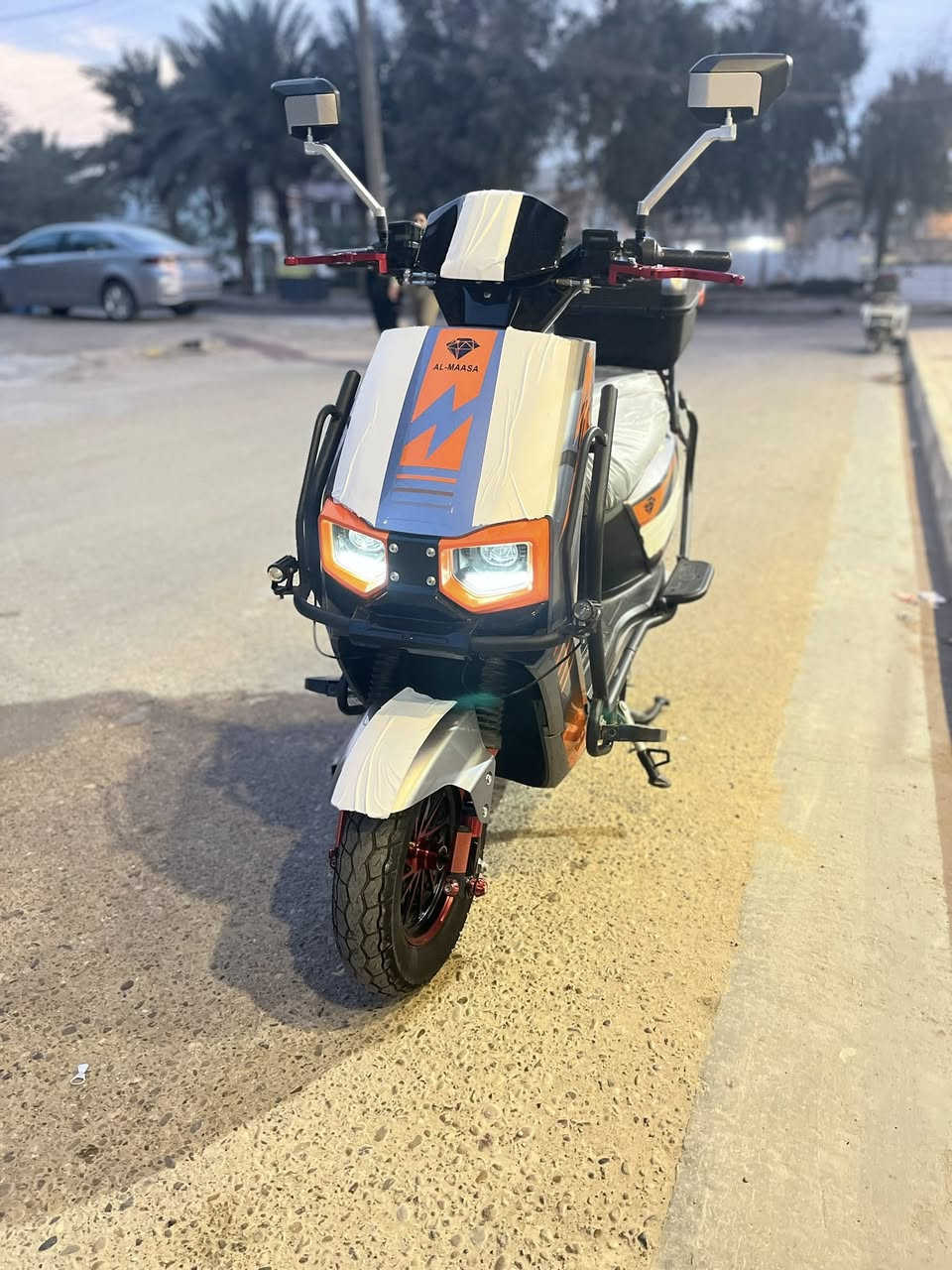 سلام عليكم للبيع ماطور شحن نوع ((ألماسه)) موديل ٢٥ فول ٦ بطاريات عل فحص مستعمل قليل لايتات زنون عالي ناصي دبل إشاره بدأت خلفيه اماميه لون مميز ٤ سرعات سرعه ٩٩ السعر ٧٠٠ بي مجال لاتصال ***********
