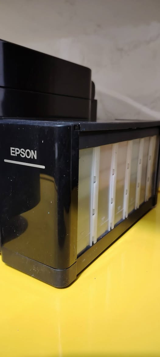 للبيع طابعة صور احترافية Epson L850 بحالة ممتازة سعر 350 الف عنوان كربلاء رقم هاتف ***********
