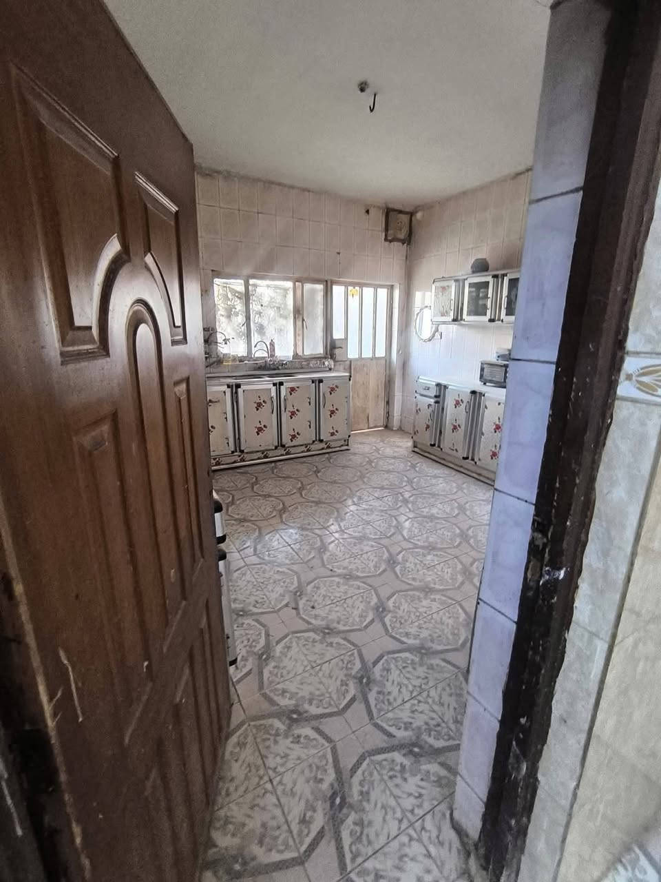 �#دار_للايجار📍 العنوان: أم الخيل – قرب مدرسة الذُرَى،

🔹 الدار مؤثث بالكامل ويحتوي على:
– غرفتين نوم
– صالة
– مطبخ مجهز بالكامل (مثل ما موضح بالصور)
– صحيات
– استقبال
– كراج سيارة 🚘

🔹 الطابق الثاني:
– غرفتين نوم
– سطح واسع

💨 يحتوي البيت على 6 سبالت + مكيف واحد + مبرده و مراوح سقفيه عدد 3
—————————
▪️ #نستقبل_جميع_عروضكم
———————————————————
 #للاستفسار 
او مراسله الصفحة أو واتساب او الاتصال ع الأرقام التأليه 
   ***********
https://wa.me/message/54I3LYHRG7YFG1
#العفلوگي_للعقار_اكبر_بيج_عقارات_في_الديوانية
#بيت #دار #عقار #ارض #الديوانية
