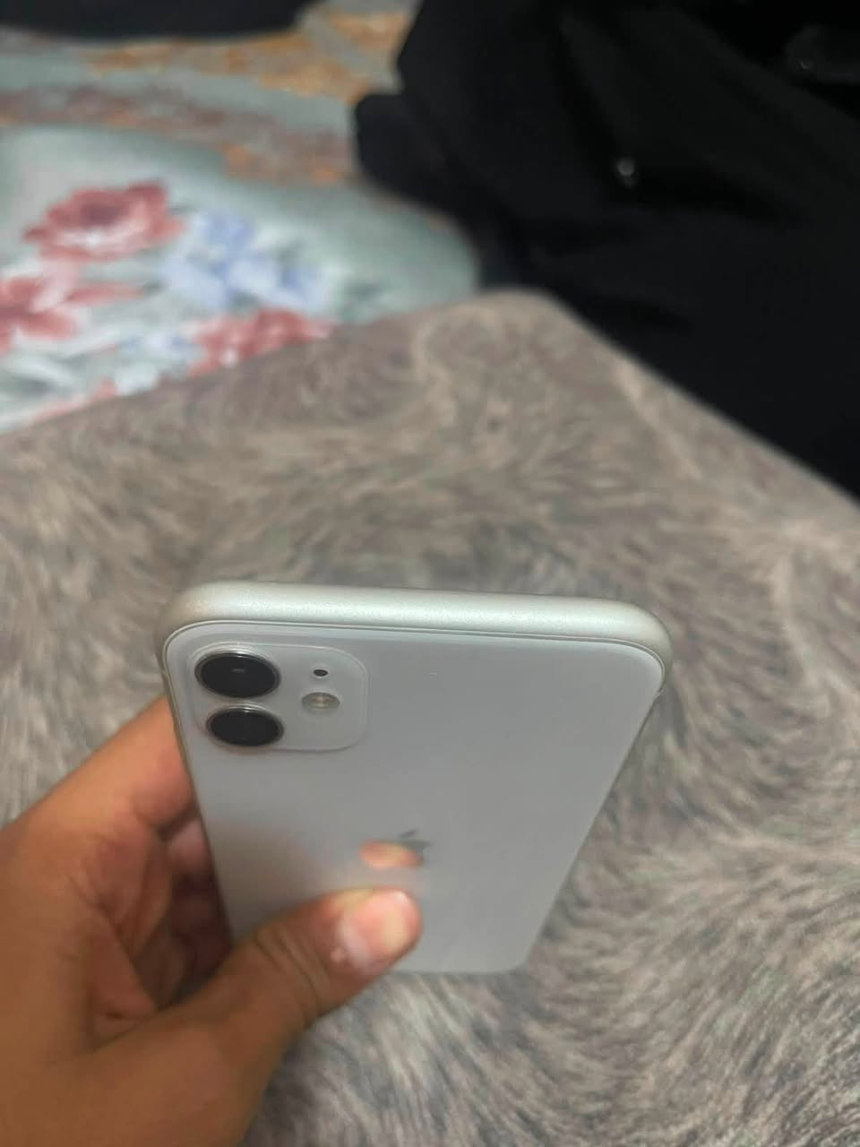 إيفون ١١عادي للبيع
🔋بطارية معلية ٩٦
جهاز شرط لامفتوح ولا مبدل بيه شيء 
 متوجد فقط تلفون على شريحه خابرني وبيك خير وددلل شراي ***********
