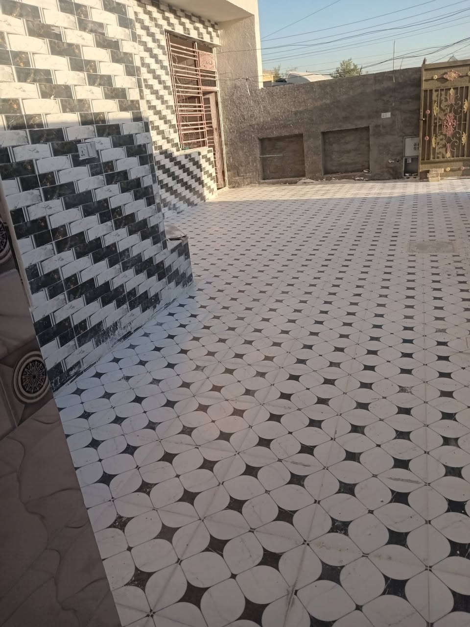 السلام عليكم 
عمل درجه اولى ٠٠ جدران بأنواعه ٠٠ ارضيات بأنواعها 
لبخ جص بورك تصعيد مواد رقم الهاتف ***********
