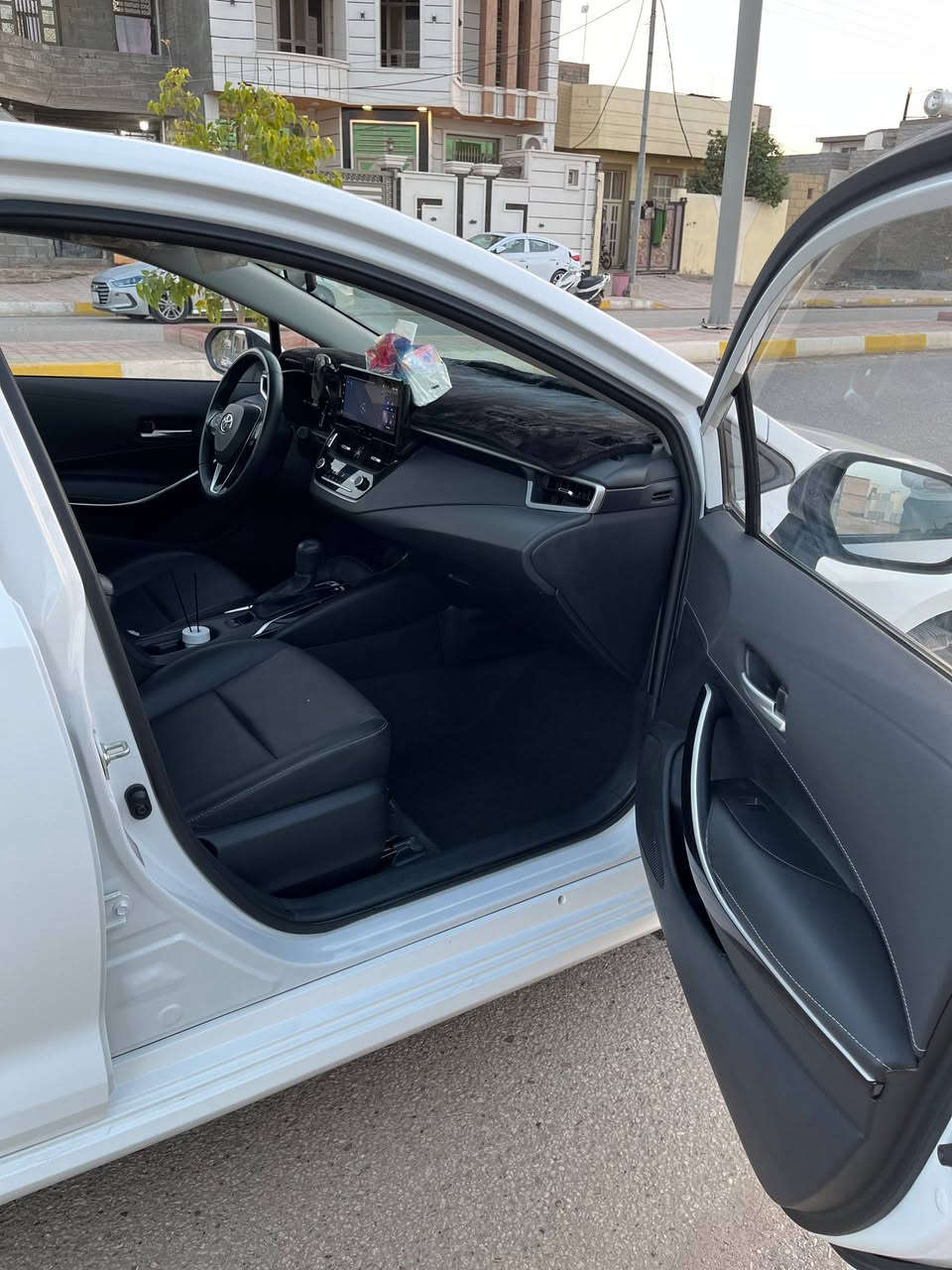 كورلا هايبرد موديل 2025 تجميع صيني شكل الخليجي رقم بغداد محرك 1800 هايبرد ماشية 34 الف فول مواصفات بس الكشنات مو كهرباء السيارة مكفوله من كلشي بيها شخط حيل صغير بالباب الخلفي عكس سايق موضح بالصورة تحويل ثاني يوم بأسم صاحبها السعر 155 وبيها مجال للشراي  مكان سيارة الانبار الرمادي رقم صاحب السيارة ***********
