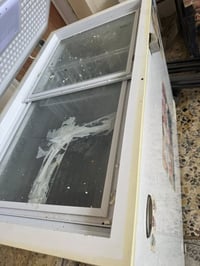 ثلاجة • للبيع