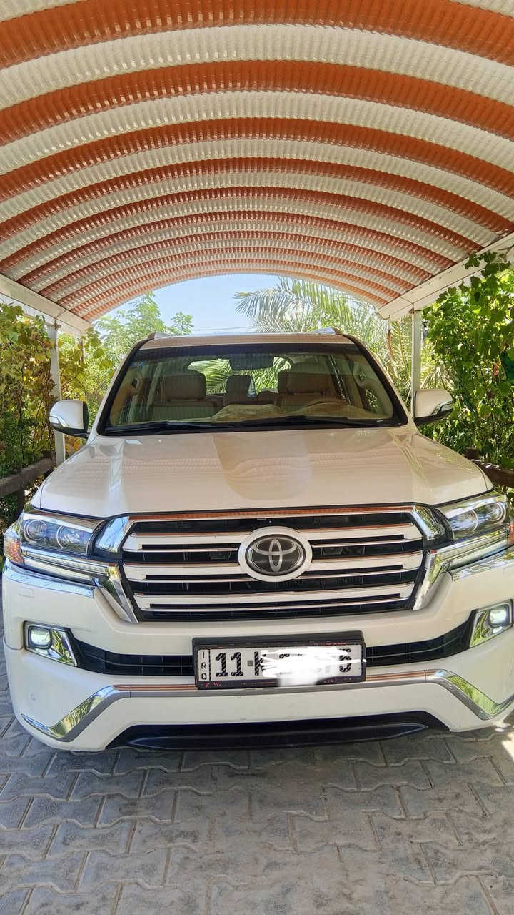 تويوتا لاندكروز 2018 وايت اديشن ساز فول مواصفات
رقم بغداد باسمي 
السيارة مكفولة عدا بارد صغير جدا 
فتحة سقف بصمة  3 شاشات تطبيق كشنات جلد وكهرباء دبل ماوس ثلاجة تشغيل عن بعد حساس امامي وخلفي  علامة ترحيب  

السعر 450 وبيه مجال
مكاني بابل 
 للاستفسار ***********
مكلف بالنشر
