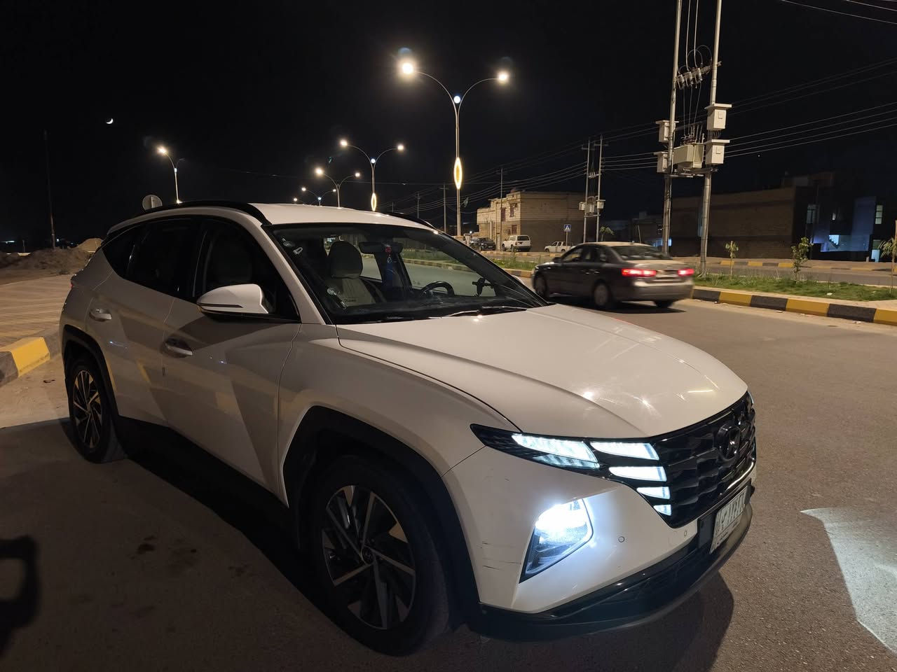 توسان  خليجي موديل (2023)
سيارة نص فول
1.شاشة  Android Auto. Apple CarPlay 
2.وشاشة العدادات  
3.3 اوضاع قيادة 
4.مقد السائق والراكب كهرباء 
5.و Auto Hold و هاند بريك كهرباء  
6.مري شفط وتحكم كهربائي 
7.والايت يشتغل مع حركة الستيرن يمين ويسار 
8. ويل كب 
10.حساسات امامية خلفية وكامرة خلفية دوارة 
11. تشغيل عن بعد 
المقاعد مخمل لون اسود ومدوشم ابيض اوف وايت 
سيارة محرك 4 سلندر cc2000 Smartstream  
ماشية (67000km)  رقم بغداد 
للسعر والاستفسار رقم (***********) (ملاحضة السيارة ممكن يزيد مشيهة )
