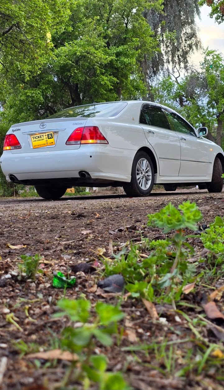 للبيع شاهينه موديل 2004  اصل
قرار 48 رقم بصره 
( مداور ثاني يوم)  
 3دكم
 برده خلفيه 
6بصمات
 إشارة ترحيب عنده الاقتراب 
مري شفط
 تنزيل وتصعيد الجام اوتو 
 6بصمات 
مسجل 6اقراص سيدي +بلوتوث ومضخم
 مثبت سرعه 
 داخل سلفر 
لايت دوار كرستال 5قطع
 كشنات الأمامية كهربائيه
 تبريد قطعتين 
وبعد بيهة مواصفات الجناي يعرفهة 
 مكان بغداد او ديالى 
سعرها 150وبيها مجال بسيط للشراي
***********
