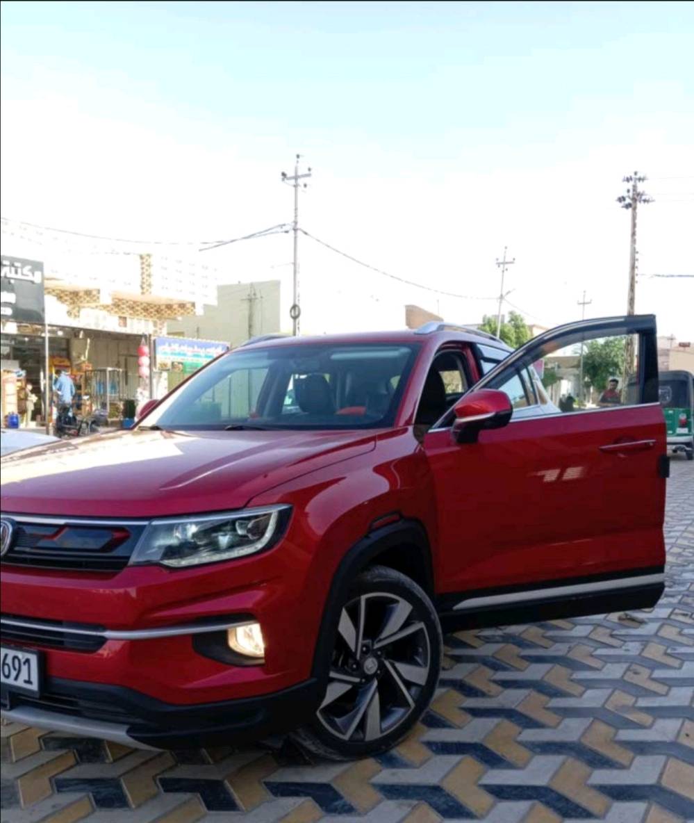 للبيع: شانجان CS35 Plus بمواصفات الشركة 🚗
​الموديل: 2020
​اللون: أحمر مميز 🔴
​المحرك: 1.6 Turbo (عزم وقوة ممتازة)
​المسافة المقطوعة: 85,000 كم
​نوع الوقود: بنزين (عادي)
​الأوراق: سنوية وهزة جديدة نافذة لغاية 2030 (رقم السليمانية الجديد)
​✨ أبرز المواصفات والميزات:
​نظام القيادة: قيادة ذاتية + 3 أنظمة قيادة (توفير الوقود ECO / عادي / Sport).
​الرؤية والأمان: كاميرات 360 درجة + حساسات أمامية وخلفية.
​الراحة والترفيه: شاشة لمس متطورة، بلوتوث، منفذ USB، نظام تشغيل عن بعد.
​التبريد: مكيف ثلج ❄️.
​الإضافات: فتحة سقف بانوراما، مرايات شفط كهربائية، تخم تاير جديد.
​🔍 حالة السيارة:
​الميكانيك: الكير، المحرك، والحدادية بحالة الشركة وعلى الفحص.
​البودي: السيارة مال بيت، نظيفة جداً (شخط إبرة مابيها).
​💰 السعر والموقع:
​السعر: 125 ورقة (وبيه مجال بسيط) 🤝
​الموقع: بغداد 📍
​📞 للاستفسار والتواصل مباشرة مع المالك:
​***********