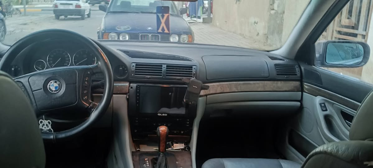 بيع او مراوس حسب قناعه 
***********
