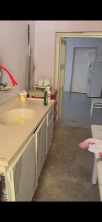 كاونتر نضيف • ميز طعام ٤ كراسي • قفل