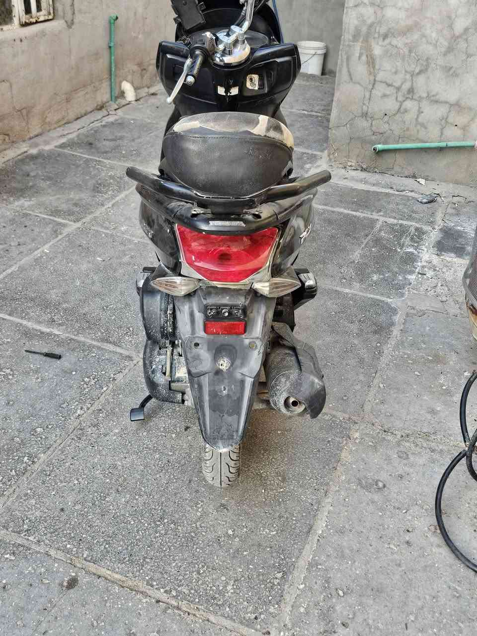 جيل اول دراجه نضيفه شلعه ومعدل زائد نعومه تخبل
سعر الدراجه (مليون و100)بيهة مجال للتواصل
***********
الدراجه ما مغسوله صار شهر
