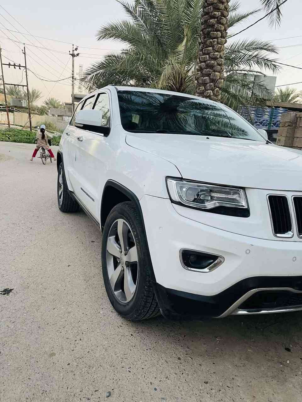 السلام عليكم 
   جJeep لاريدو  موديل 16 خليجي  المواصفات المعروفة لمتدد 
4 ويل
صندوق كهربائي 
كامل مواصفات سيارة جديدة رقم بغداد 
, ديالى ..الخالص 
 للأستفسار ***********

