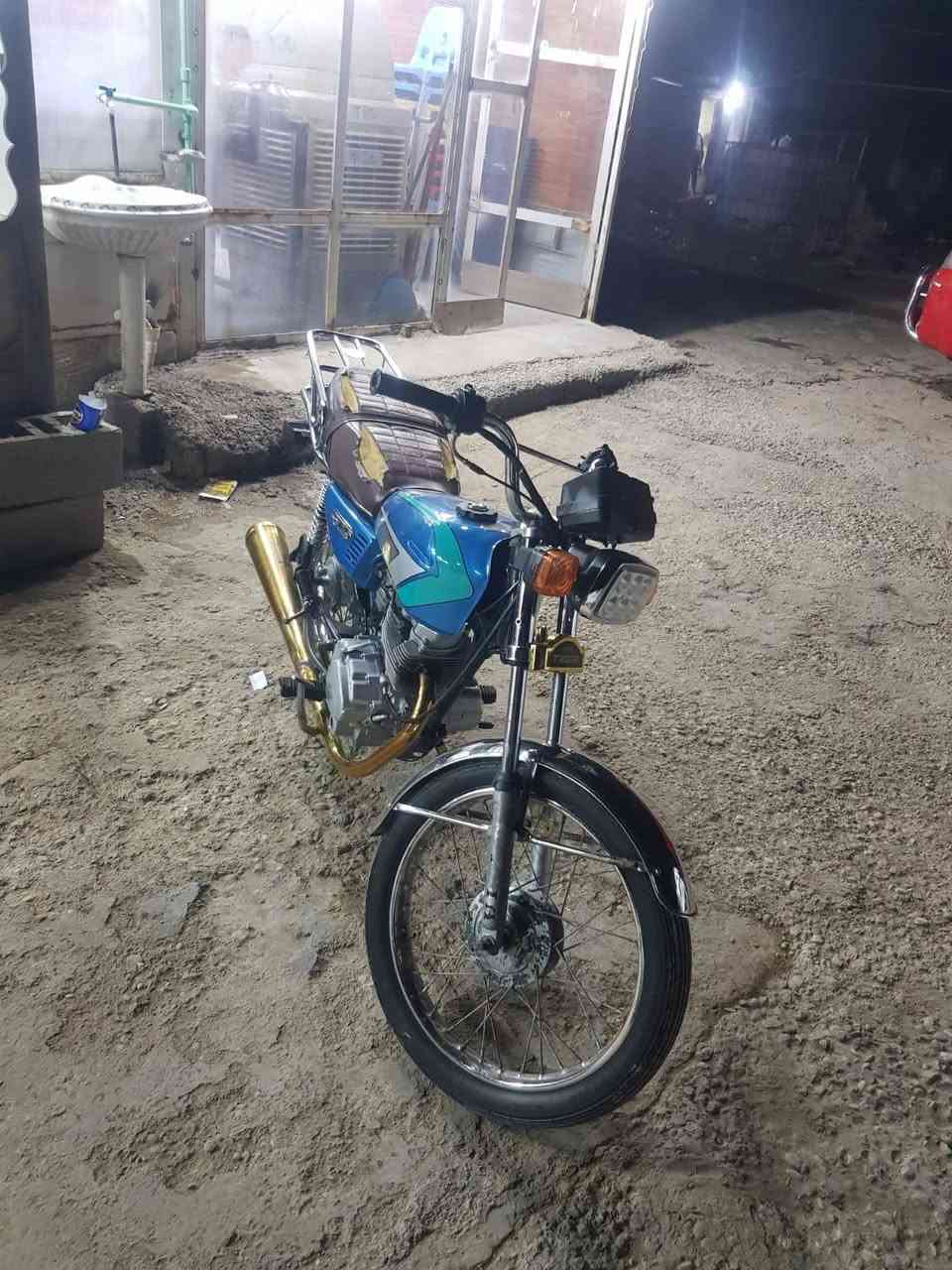 السلام عليكم دراجه خمسه كير للبيع السعر 350وبيهة مجال العنوان واسط العزيزيه رقم الهاتف ***********
