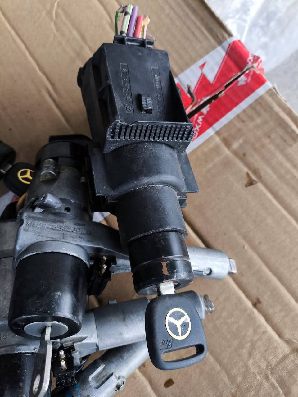 السلام عليكم اخوان متوفر ادوات احتياطيه مرسيدس دوب جامبو ام عيون شبح غواص 190 عنوان كركوك توصيل متوفر كافه المحافظات تحياتي***********
