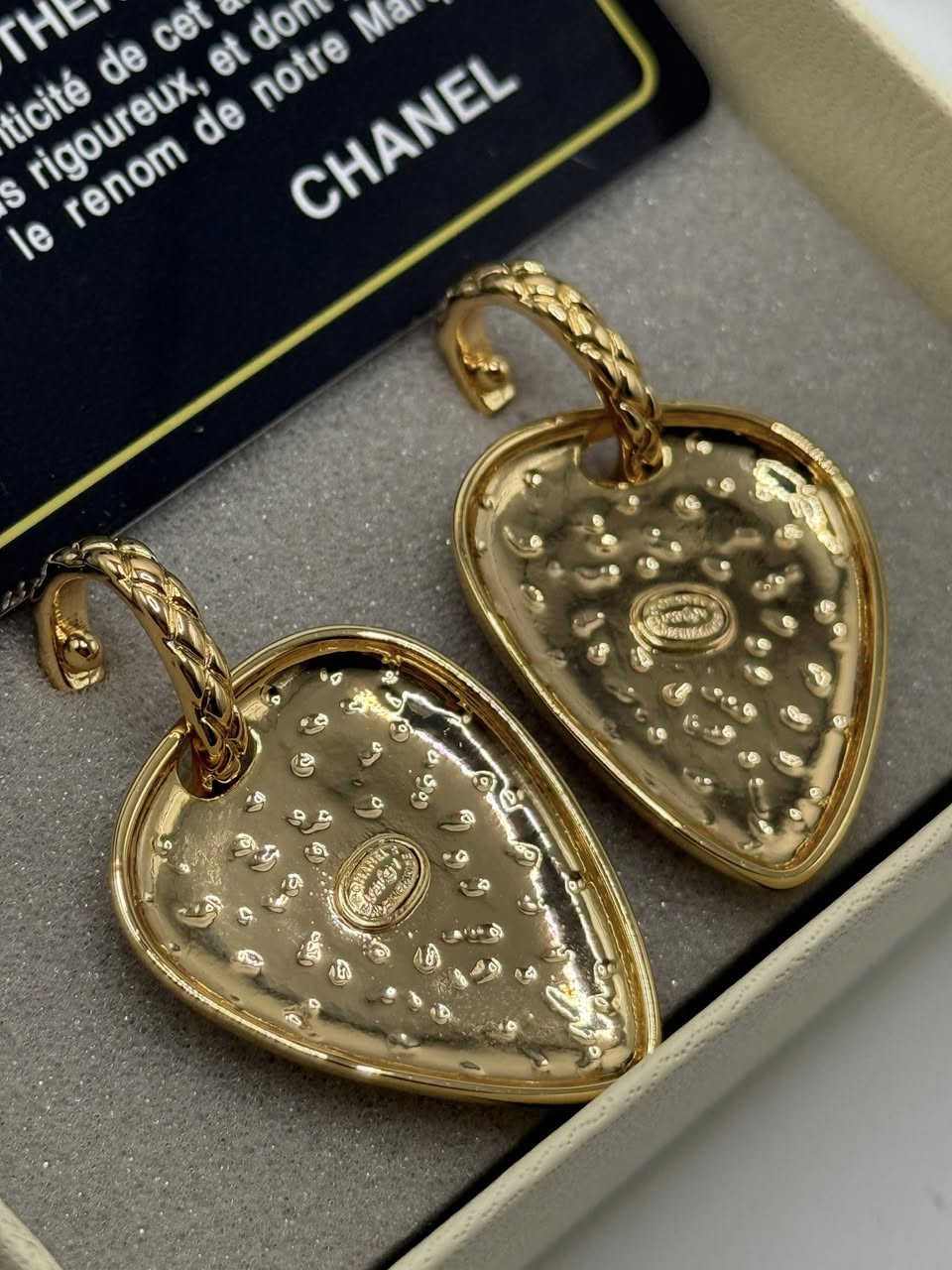 تراجي ماركة Chanel امزون مختوم مع العلبة والتغليف
يوجد توصيل كافة محافظات العراق


**إذا كنت صاحب هذا الإعلان وتريد حذفه لأي سبب، رجاءا أرسل رسالة إلى الدعم الفني**