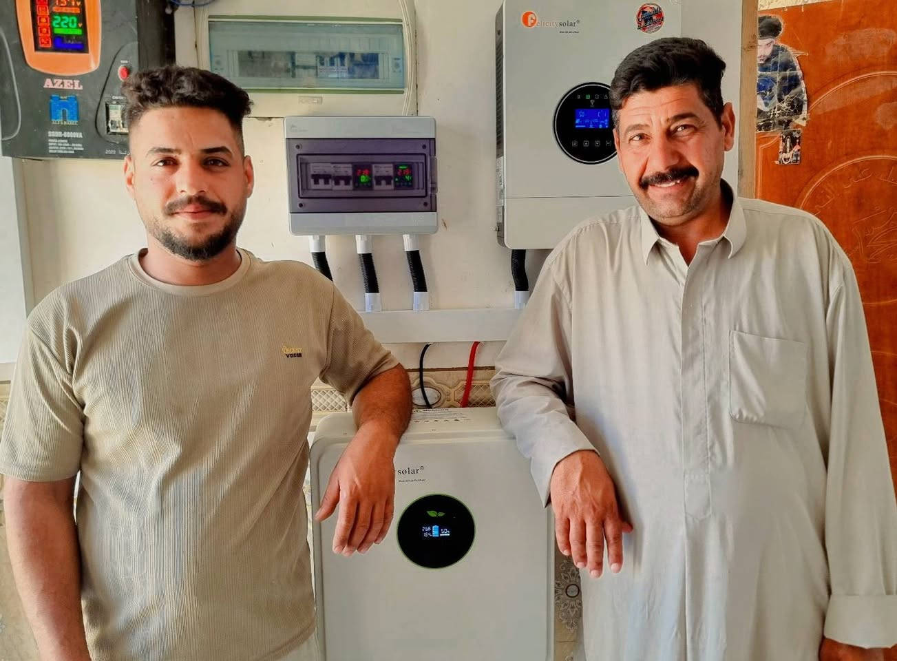 بسم الله وعلى بركه الله 
بيت اخر يودع انقطاع الكهرباء 
بيت اخر يودع المولدات وضجيجها 
بيت ابن العم ابو عباس قرر تنصيب منضومه بقدره 
8امبير نهارا 
5امبير ليلا 
تتكون من 
#الواح جنكو 615واط عدد 4
#جهاز فلستي 4ك واط 
#بطاريه فلستي 5ك واط ساعه 
مع بقيه مكونات المنضومه من حديد مغلون وجوزات الحمايه واسلاك التوصيل


**إذا كنت صاحب هذا الإعلان وتريد حذفه لأي سبب، رجاءا أرسل رسالة إلى الدعم الفني**