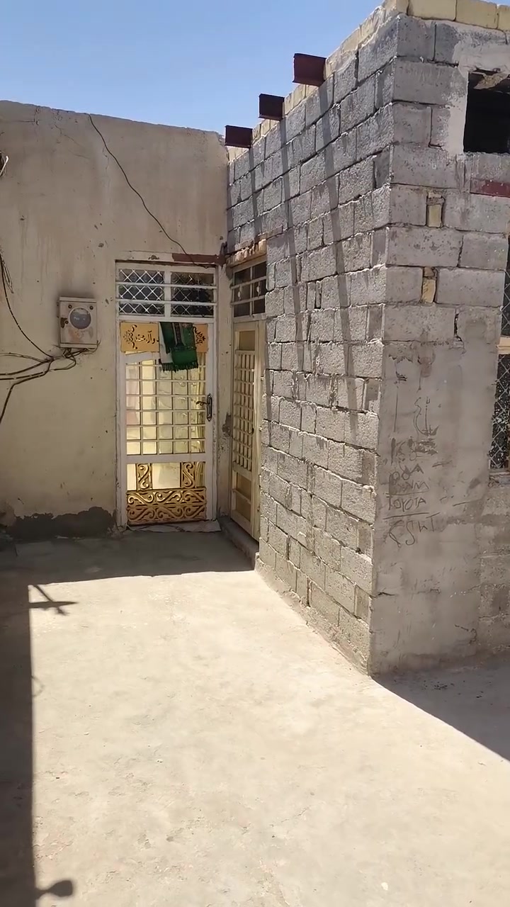 السلام عليكم بيت للبيع زراعي حي العلماء كامل خدمات ماء وكهرباء مولد يتكون من ٣غرف ديوانية صاله مطبخ السعر على الرقم صاحب البيت ***********
