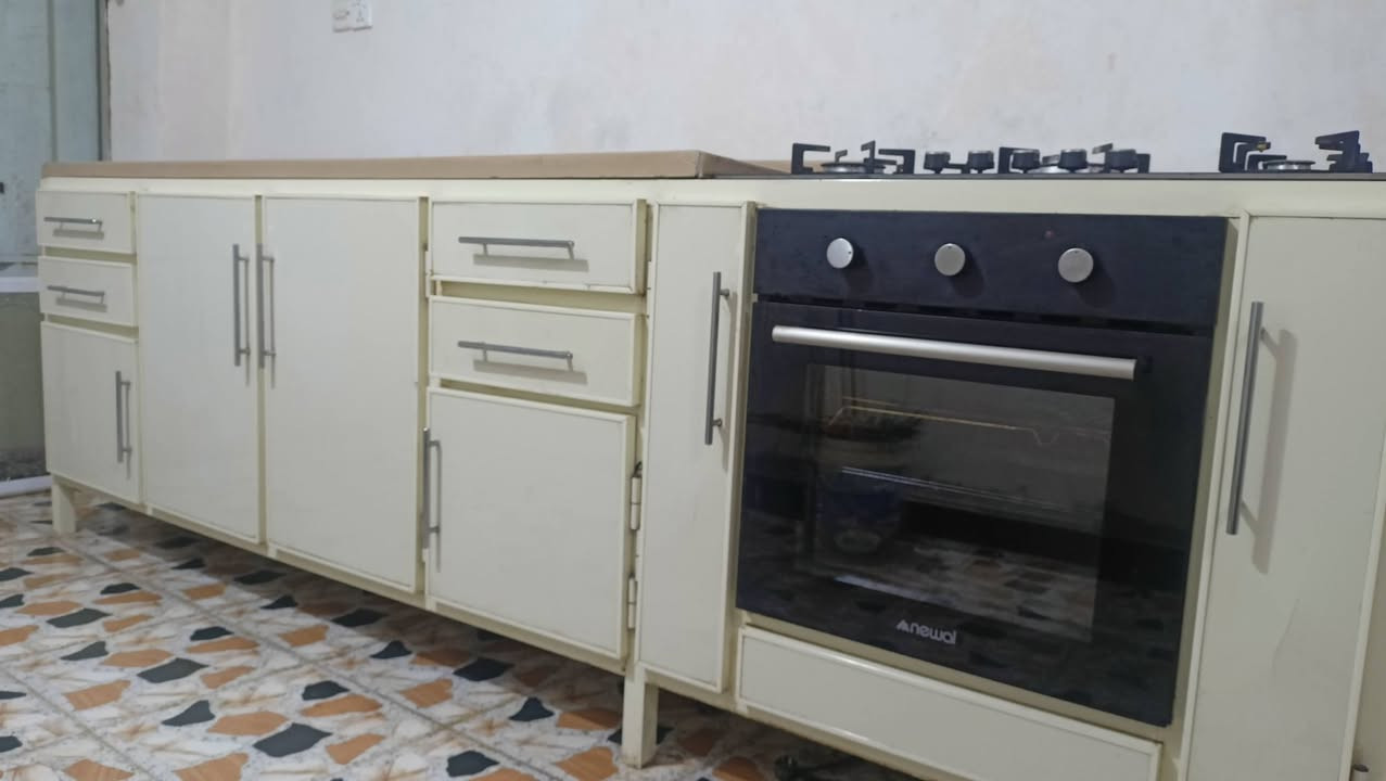 كاونتر مع سنك مع طباخ وفرن طول 290
السعر 450
موبايل ***********
