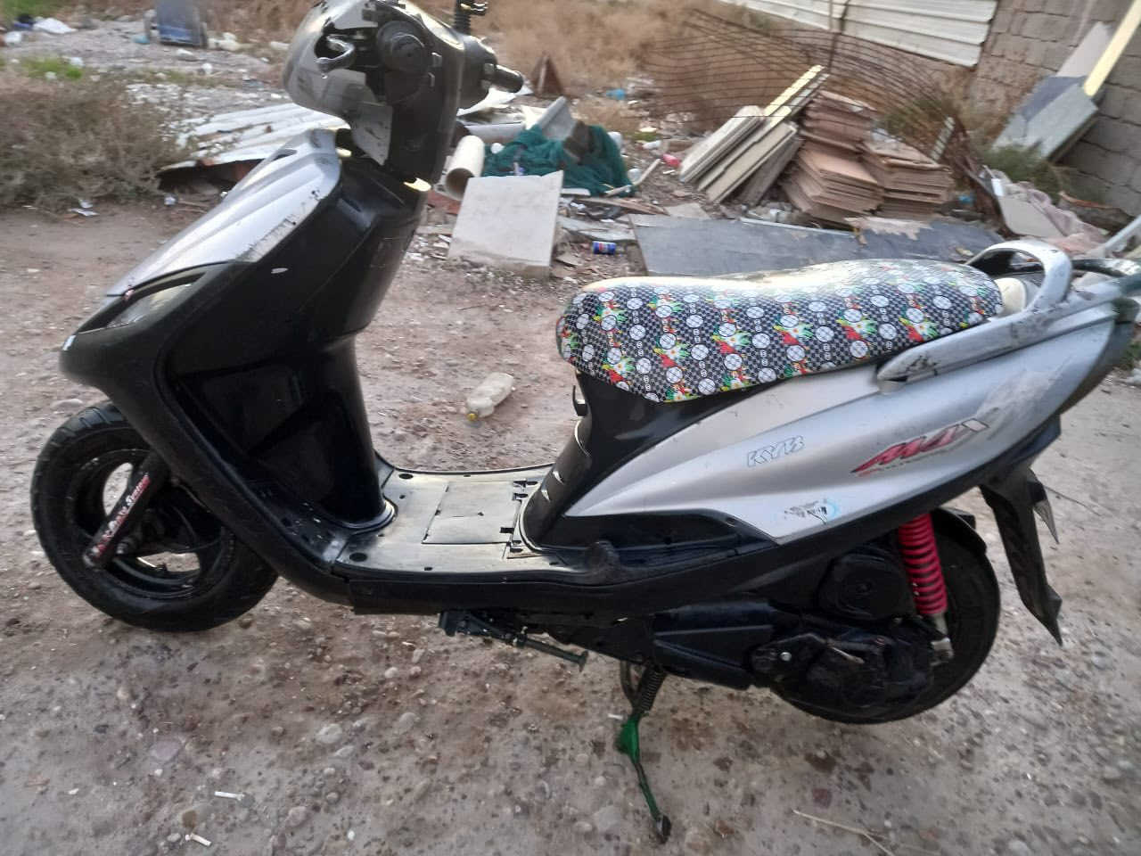 ‏سلام عليكم أنت ثعلب نظيفة ما مفتوحة أبد مكينة خرساء لا صوب لا تبخير ولا تتهم دراجة مال صبا كلها ختم واحد مكاني بغداد الجادرية نقص الدراجة الجيش مال البنزين ما يشتغل فقط دراجة كلش نظيفة أشيلها معدل سلفو وهندخاص مراوس.400.     .       ***********.       ‏
