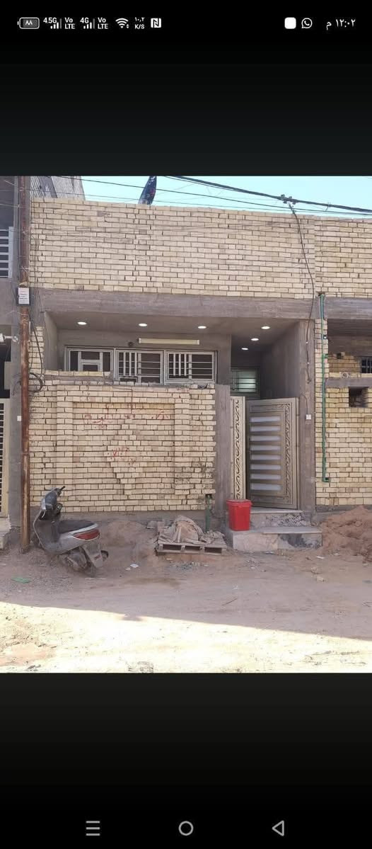 سلام عليكم عندي بيت ٧٥متر واجها ٥ ونزال ١٥ البيت بناء حديث مصار ٨اشهرمن كملته بناء درجه اولئ البيت رفت عالي عن الشارع ارتفاع ٣م ٤٠ سانتيم صافي ارضيه مرمر قطار سبلت للغرف والحولي كراج صغير تواليد خارجي غرفه استقبال ممر درج حولي منور غرفه نوم الطابق الثاني بيتونه كبيره وسطح عدد٢ مسسات ماء ومجاري المكان الشعله الغربي خلف بانزين خانه الجيازنه طابو سند ٢٥ السعر ٨٠ وبي  يوسف الطليباوي ***********
