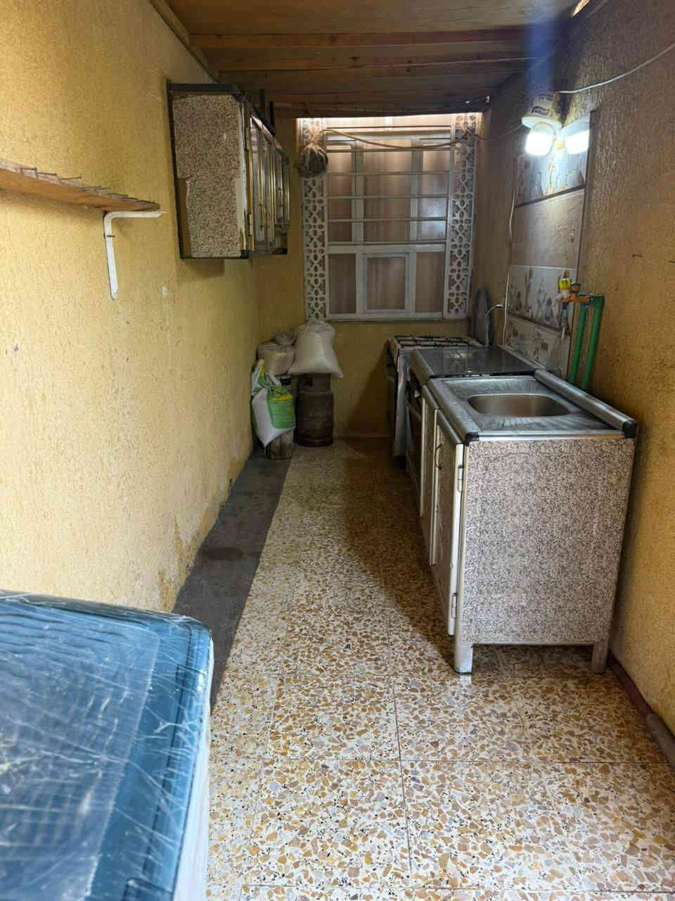 السلام عليكم بيت مساحه ٢٠٠طابق واحد السعر ١٨٥
بصفه قطعه ٦٠متر مكانه الشعله الدوانم شارع ابو موسى 
بصف الركن قرب اسواق الطائي
يحتوي على غرفتين حولي مطبخ
استقبال حمامات ٢منور للتواصل
 ***********واتساب
***********
