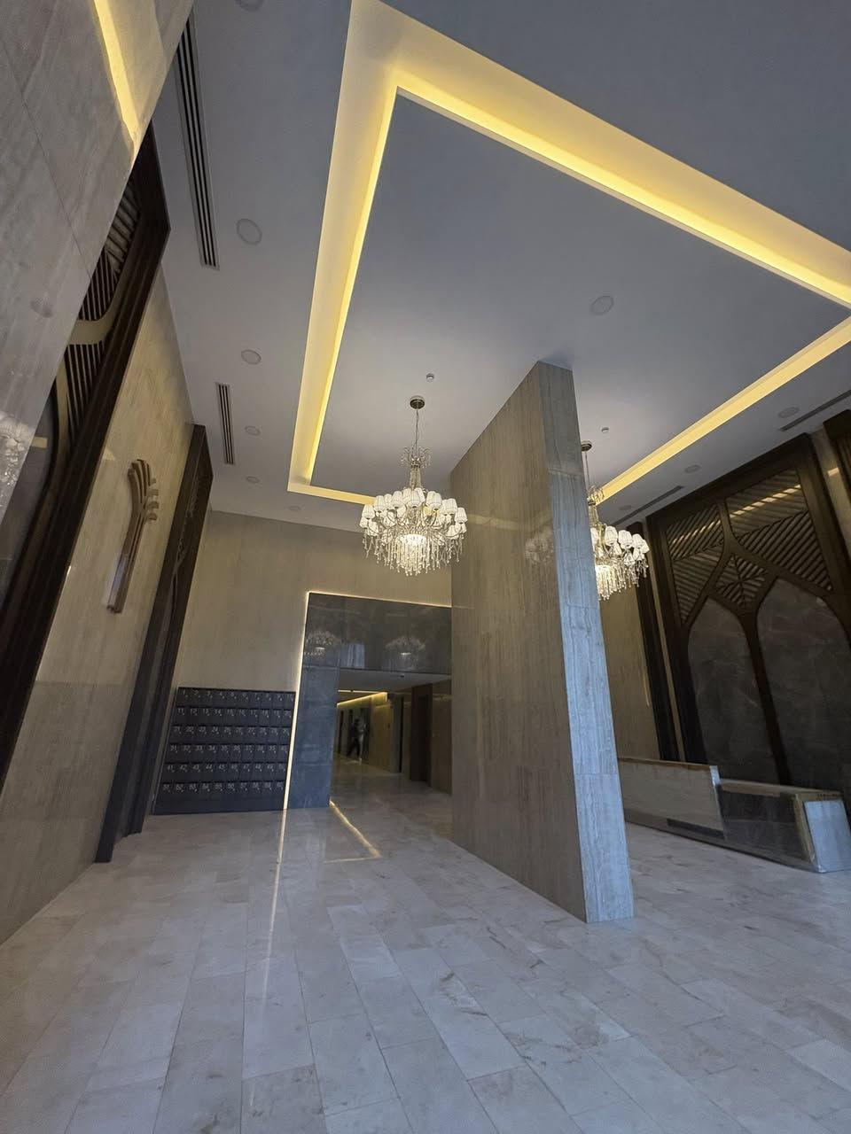 #ابراج_النخله
من داخل مشروع أبراج النخلة – المنصور
 أول شقق فخمة تم تسليمها إلى العوائل وتم تسكينها للمرحلة الأولى ونعمل على تسليم ابراج اخرى بالمراحة الثانية
📍 البيجية – سريع مطار المثنى– قرب جامعة آشور دقايق من شارع الرواد

🏢 22 برج فاخر بارتفاعات من 20 لـ 26 طابق
🏡 مساحات واسعة: من 221.88 م² إلى 224.01 م²
تفاصيل تهمك كمشتري:
 يتوفر أستلام فوري – ما تنتظر سنة ولا حتى شهر
استلام وجبه ثانية نعمل على تسليم المالكين الجدد وسنه 2026 او بداية 2027 الوجبه الثالثة بأذن الله
✅ طابو ملك صرف (بيجية) – تملك مضمون ومريح
✅ استقبال فندقي بكل برج – رفاهية من أول لحظة 
✅ تبريد مركزي –  مساحات خضراء واسعة ،نافورات
شاملة لاند سكيب 
✅ أمن وحراسة 24/7 – لأن راحتك وأمان عائلتك أهم
✅ نادي رياضي، مدرسة دولية، بوليفارد، مطاعم وكافيهات
✅ مواقف تحت الأرض على طول مساحة المشروع مرتبطه بثمانيه مداخل ومخارج + مهبط طائرات
✅ شارع تجاري داخلي يربطك بسريع مطار المثنى
🎁 هدايا مجانية:
كاونتر مطبخ |سبالت VRF | صحيات أوربية جاهزة

💰 نظام الدفع: كاش؟ موجود 
نص كاش؟ متاح 
دفعات؟  متوفرة بدفعة أولى فقط 20% 
🗝 تعال شوف بعينك وقرر… لأن التفاصيل ما تنحچي – تنشاف
📲 *********** 
اتصال أو واتساب

📞 للمشاهدة الميدانية والحجز المسبق:
آلاء رياض – المستشارة العقارية  بأبراج النخلة
متواجده بارض المشروع
*********** 
اتصال أو واتساب
