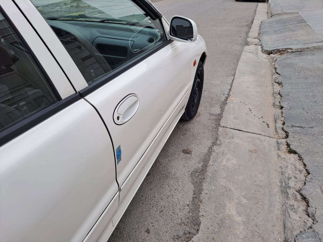 السلام عليكم سياره بروتون موديل ٢٠٠٢   للبيع فقط كير عادي  تبريد تدفئه شغاله بيها السياره بلاديه بيها صبغ ربع الجاملغ الخلفي الايمن وطخه بلبنيد وهاي صورها سعرها  ٥٣ ورقه وبيها مجال المكان حي الجامعة للاستفسار على الرقم ***********
