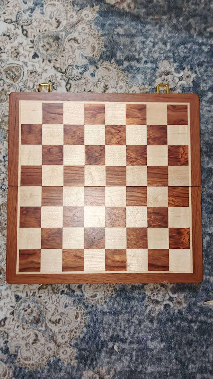 اخوان توفرت يمنه
قطعه شطرنج كامله ممستخدمه 
نفس ماموضح ب الصور القطع لون فضي وبروزني 
وقاعدتها 
السعر 25 
يوجد توصيل


**إذا كنت صاحب هذا الإعلان وتريد حذفه لأي سبب، رجاءا أرسل رسالة إلى الدعم الفني**