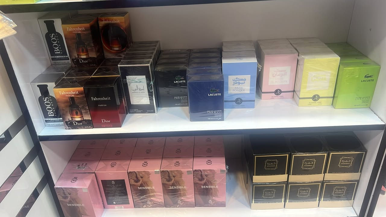 السلام عليكم بضاعة كوزمتك محل كاملة للبيع بسبب إغلاق المحل بضاعة كلها جديدة ونظيفة عطور وكوزمتك تفيد اهل جملة 

للاتصال ***********
