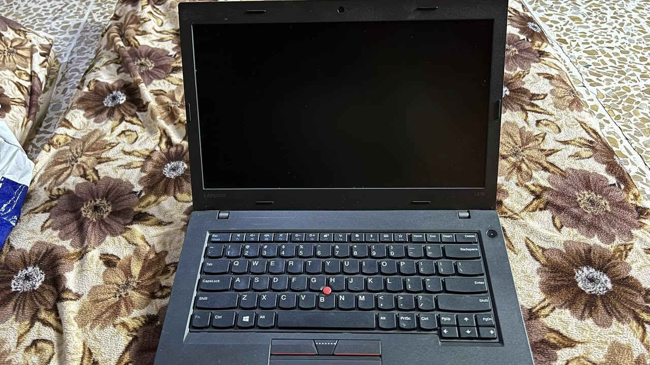 لابتوب:
هارد 256G اس اس دي
كور i5
كرت شاشة 8G 
الجيل السابع 
بطارية ضمان 
نظيفة جداً من ناحية الكيبورد و غير ذلك 
السعر 250 وبيها مجال


**إذا كنت صاحب هذا الإعلان وتريد حذفه لأي سبب، رجاءا أرسل رسالة إلى الدعم الفني**