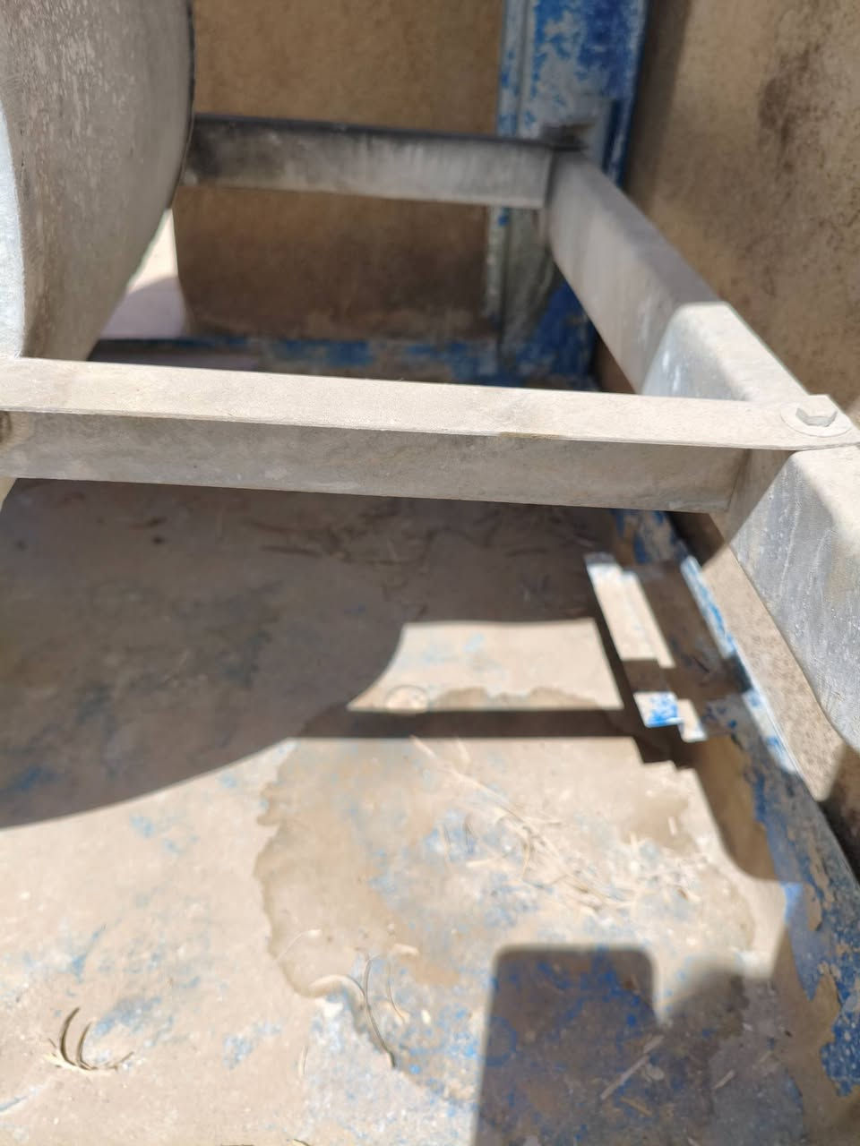 سلام عليكم
گشر مبردة نظيف وگدام العين  البواب مومالتهة بس يگعدن زين مابيهن مشكلة وبسعر حيل مناسب ٣٠٠٠٠ فقط للتواصل *********** غير متواجد عالفيس
