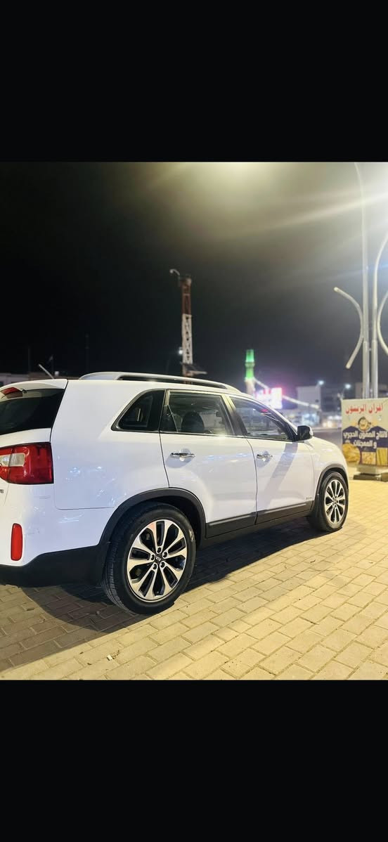 سورنتو 2013 شكل ال14 خليجي كويتي 1/1 فول موصفات 
بنراما 
مقاعد  جلد + كهرباء
7 راكب 
3 قطع تبريد
رقم بغداد تحويل مباشر 
كير مكينه كفاله 
بيها نص جاملغ الامامي صبغ فقط اثر شخط بدون معجون باقي كفاله 
سياره جديده كلش ستخدام شخصي 
سعر السياره 200 بيها مجال بسيط 
مكانها الرمادي 
مكلف بالنشر 
*********** 
مراوس هم يرهم
