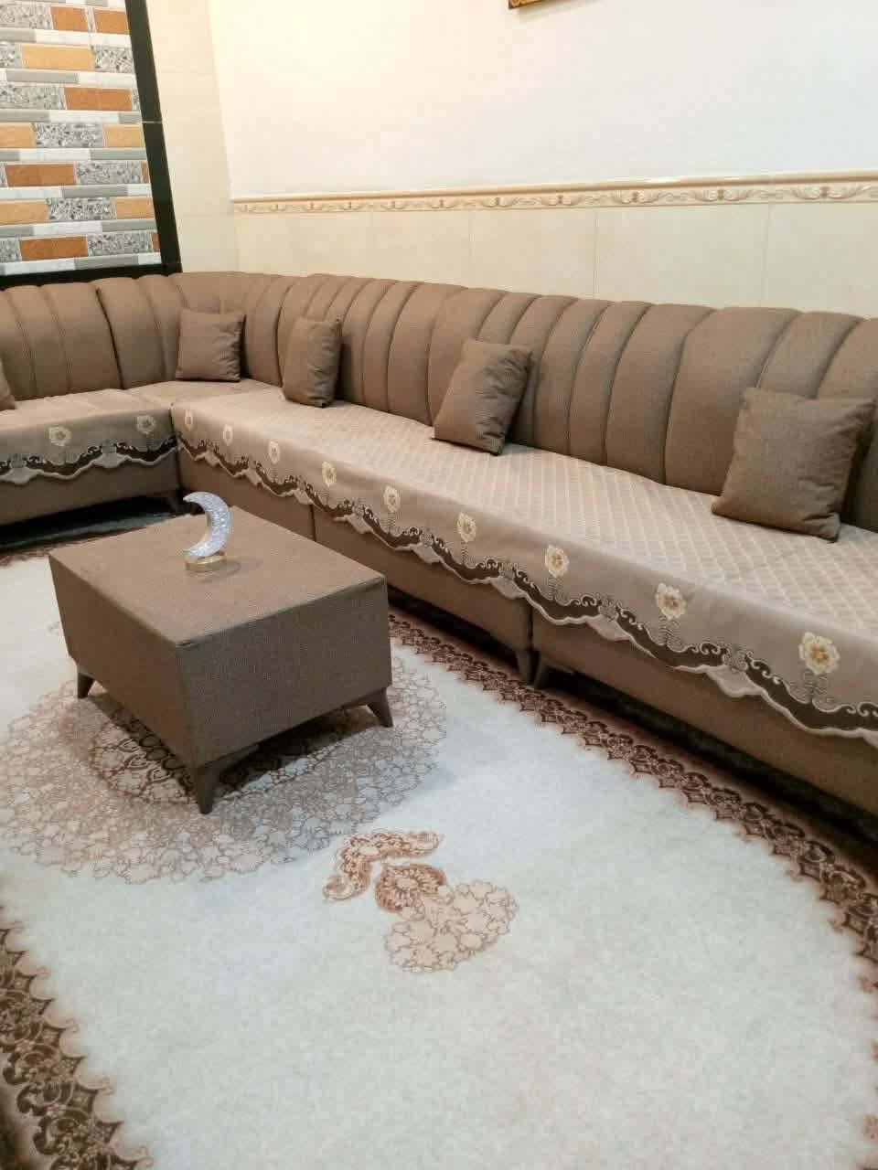 بيت للبيع #100في حي النصر بسعر جدآ مناسب
#يتكون من غرفه وصاله  وستقبال ومطبخ  وصحيات دخليه وخارجيه و #فوك مخزن وغرفه هيكل 
✨سيراميك للسكف ✨
#البناء صب كونكريك مسلح اساس وسكف بناء #طابوك_جمهوري  #سقوف_ثانويه 
#ديكورات_حديثه  
#خريطه كامله  #عالي عن الشارع بناء 2022 
#السعر 120وبي مجال
#الموقع/النجف حي النصر قرب مدرسه التضامن للبنات و قريب ع سوك والمجمعات 
#للاتصال***********مكتب_الفهد بي واتس
#أمانة_الله_تبلغو_من_طرفي_حلا_سيف
