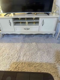 ميز تلفزيون • أثاث منزلي