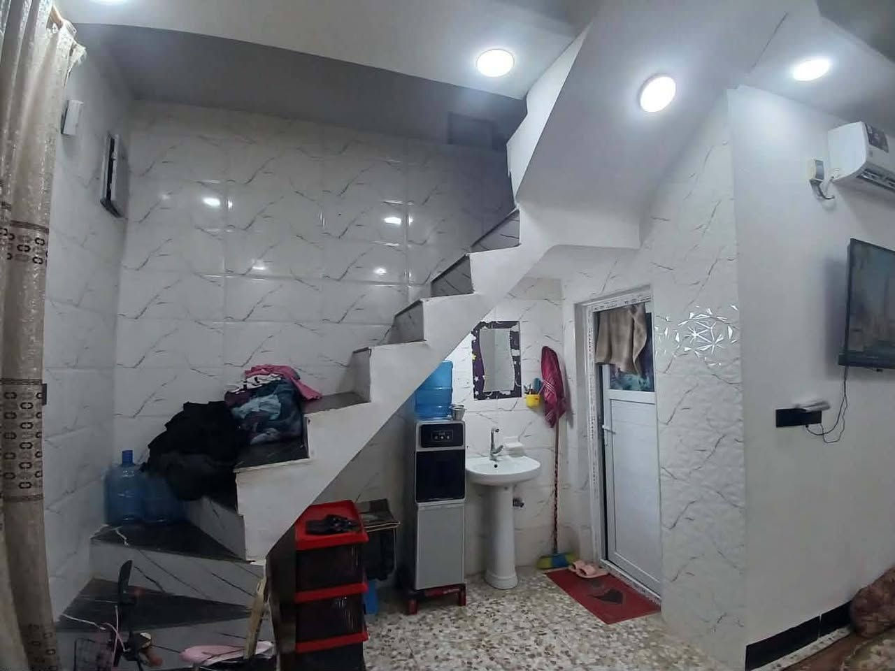 بيت للبيع 50متر،جديد غرفه صاله مطبخ تخاريج مطحنه ملحق قريه الغدير عمود ٣١٧ السعر20 مع مجال  تواصل وتساب فقط ***********
