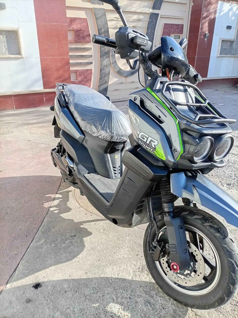 السلام عليكم اباتشي موديل ٢٥ بطاريات ٦ مسطره ملف ٣٠٠٠ دراجه احلى من الصور استخدام شخصي وصل الشراء موجود  سويج بصمتين جاااهزه من كلشي ونظافه كدام العين سعرها ٩٥٠ وبيها مجال دراجه كلش حلوه ونضيفه مكاني بغداد قرب مجلس محافظه بغداد اي استفسار ***********وتساب محمول للشراي فقط
