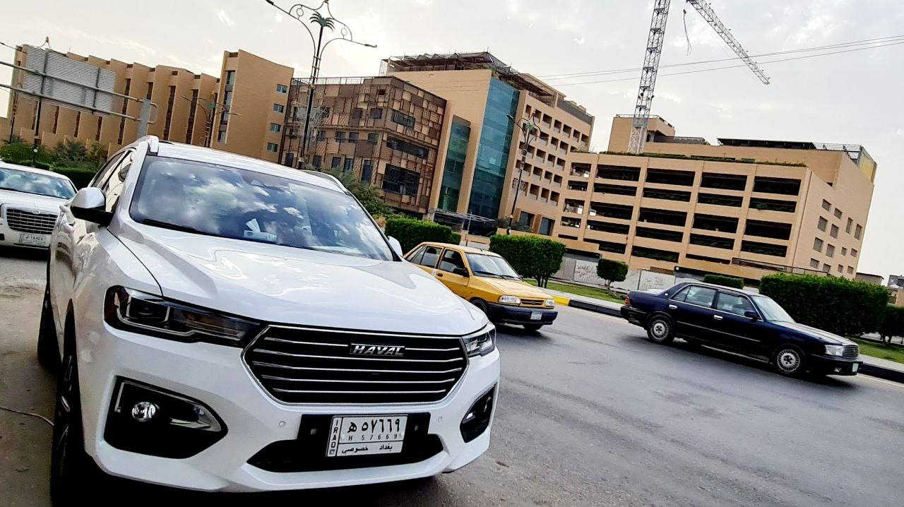 السيارة للمستخدم الجاد، نظافة تامة وأنا المالك الأول (خروج وكالة شخصي على يدي).
المواصفات الأساسية:
الموديل: 2021.
المسافة المقطوعة: 63,000 كم فقط.
الحالة الفنية: كفالة عامة . السيارة بشرط الفحص في أي مركز يختاره المشتري.
المحرك: 2.0 توربو، أداء قوي وعزم ممتاز.
الإطارات: طقم تايرات كامل جديد (مبدل حديثاً).
المميزات والتقنيات:
المقصورة: كشنات جلد بلون أحمر ملكي (نظافة 100%)، تحكم كهربائي بالكامل.
الأنظمة التقنية: كاميرات 360 درجة،  ، نظام تنبيه الخروج عن المسار، نظام المساعدة على الوقوف الذاتي (Park Assist).
الرفاهية: فتحة سقف بانوراما واسعة، شاشة لمس كبيرة، عدادات ديجيتال متطورة،  بريك إلكتروني (Auto Hold).
اللوحة: بغداد (التحويل مباشر).
السعر المطلوب: 17,000$ (170 ورقة).
مكان المعاينة: البصرة - التنومة - الحي الإيطالي. البصرة, العراق


**إذا كنت صاحب هذا الإعلان وتريد حذفه لأي سبب، رجاءا أرسل رسالة إلى الدعم الفني**