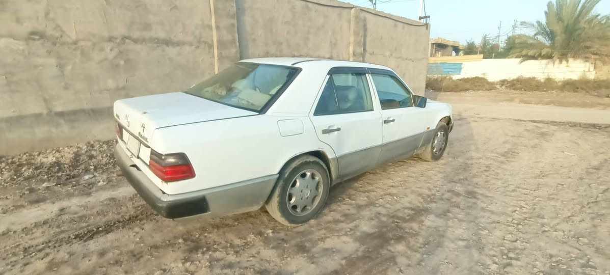 مارسدس دب مديل ٨٨ رقم بغداد سنويه تنتهي ب٢٦ عندي بيهه وكاله وصاحبهه يريد مداور والسعر المطلوب ٤٥ ورقه وبيهه مجال لشراي مكاني بالهوير 
*********** واتساب
*********** اتصال
