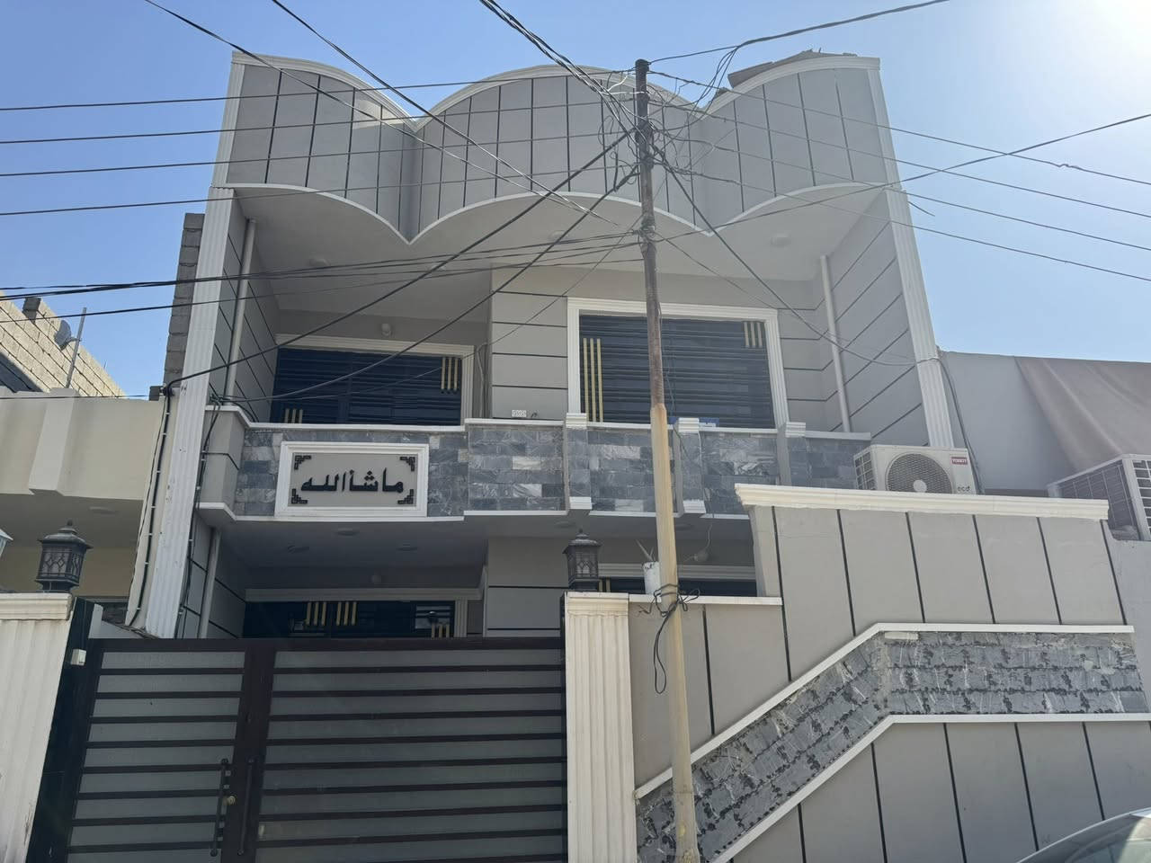 السلام عليكم بيت مساحه 150واجه 7.5نزال20الموقع حي الشرطه قرب جامع الشكور طابو زراعي سند25لبيت كله سيراميك متوازي على بيعه وهذا رقمي***********
