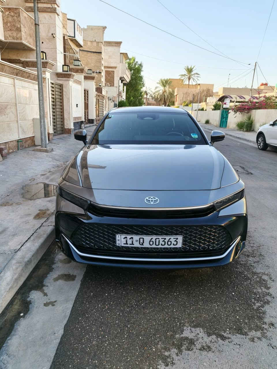 تويوتا كراون هايبرد 2025 بلاتينيوم
هايبرد ماكس اعلى فئه مكينه 2400 توربو
سياره حادثهه امامي بدون صبغ بدون بارد فقط الدعامية
وراجعة نفسهة 
ايرباك ستيرن وبرده راجع سستم اصلي 
ماشيه حاليا 10 الف
جاهزه ومابيه اي نقص 

السعر ب34.000$

المواصفات

5 أنضمة قيادة 

     • محرك هايبرد اقتصادي

 • كير أوتوماتيك

 • دفع رباعي AWD

 • شاشة عدادات رقمية 12.3 إنج

 • شاشة وسائط متعددة 12.3 إنج

 • نظام صوتي فاخر jpl

 • بصمة تشغيل + دخول ذكي

 • شاحن موبايل لاسلكي

 • نظام Auto Brake فرملة طوارئ أوتوماتيكية

 • نظام Auto Park صف السيارة تلقائياً

 • رادارات أمامية وخلفية وجانبية بكل السيارة

 • كاميرات 360 درجة رؤية محيطية

 • رادار مسار يحافظ على المسار

 • مثبت سرعة راداري

 • نظام النقطة العمياء بالمرايا

 • تنبيه الاصطدام الأمامي

 • حساسات اماميه خلفيه 

 • رنكات ألمنيوم رياضية

 • مصابيح LED

 • سقف زجاج

 • مقاعد جلد فاخرة

 • تبريد وتدفئة للمقاعد

 • تحكم كهربائي بالمقاعد مع الذاكرة

 • كاميرا مراقبة السائق (Driver Monitoring) 

 • التايرات الخلفية تلتف ويا الأمامية 

(Rear Wheel Steering)
للستفسار *********** 
بغداد شارع فلسطين
