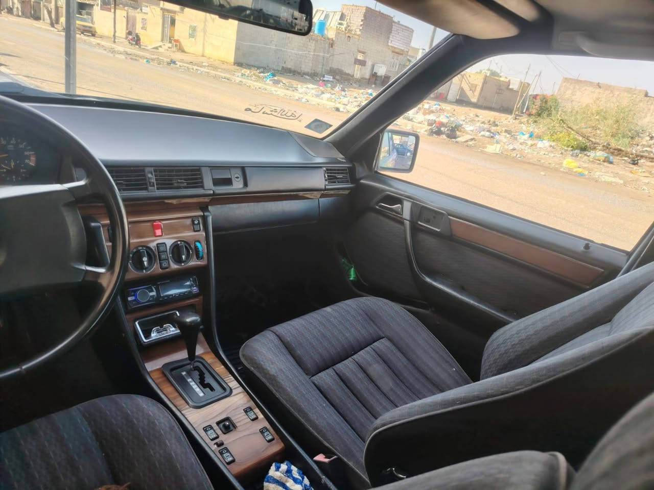 السلام عليكم سياره مارسدس دب مديل 1991
سياره نضيفه  سياره جاهزه من كلشي حداديه 100/100
محركه،300000ففتي
القواعد سليمات  غرفته جديدده ما بيه نقص السياره 
مكاني الناصريه حي العسكري بس الشراي ينتصل  ***********
السعر 50وبيه مجال لشراي
