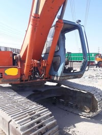 حفارة ثري موديل 1994 للبيع للإستفسار  07801355413